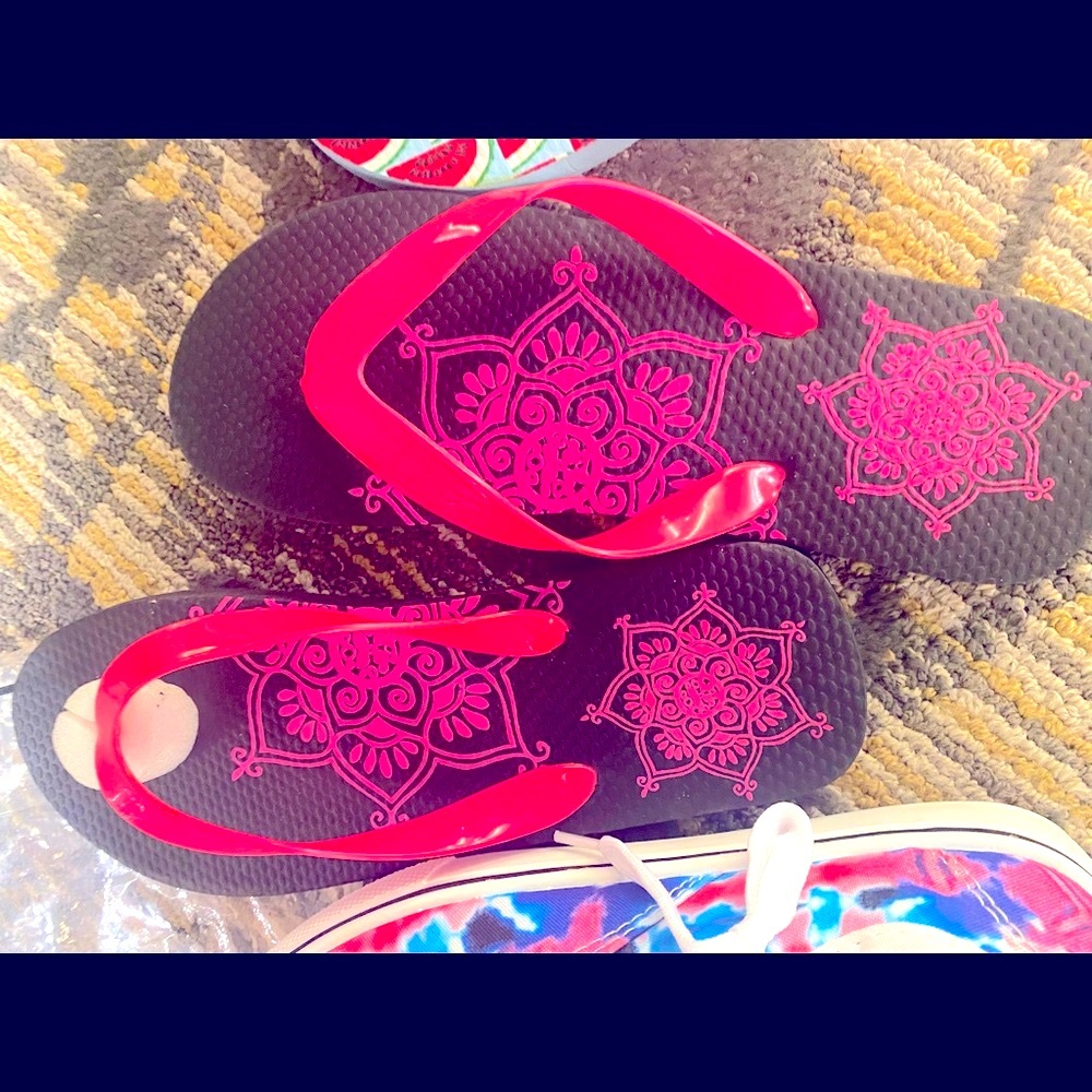 2 for $15 New Black Neon Pink Floral Design Flip Flop Sandal Size Medium Fit 7 8